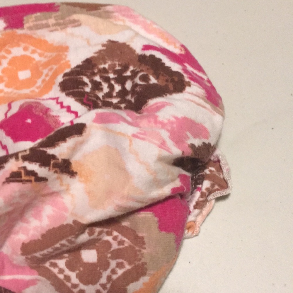 Woman’s patterned top - Picture 3 of 3